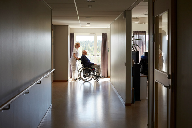 Grondwettelijk Hof: WZC mag geen schenking of nalatenschap van bewoner ontvangen