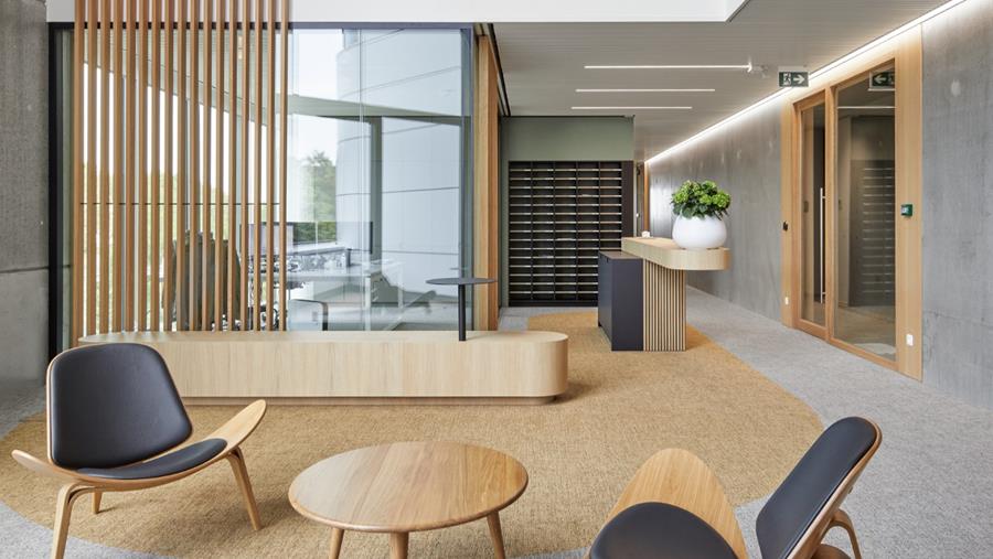 Vakmanschap vertaald in kantoorinrichting met industriële look