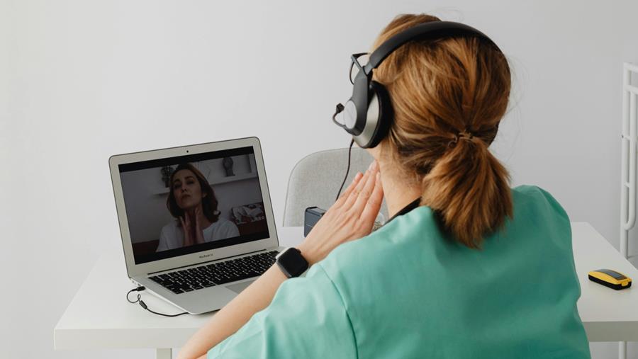 Kinés, logos, sages-femmes : davantage de prestataires de soins pourront effectuer des consultations vidéo