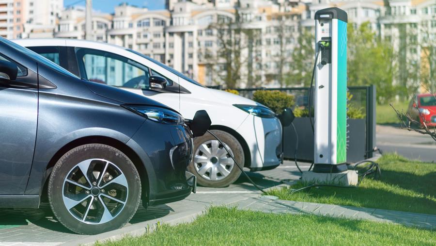 Les voitures de société électriques franchissent un cap