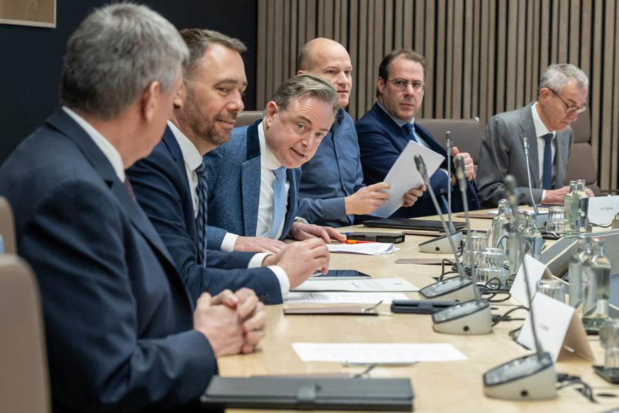 Zomerakkoord: kernkabinet in laatste rechte lijn