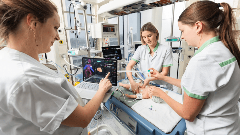 Eerste interactieve reanimatiepop voor baby’s in de Benelux bij ZAS