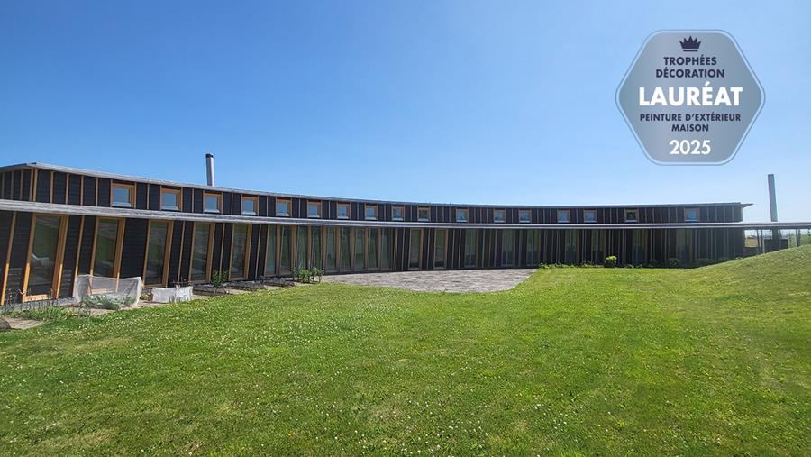 Une lasure microporeuse protège une façade en bois