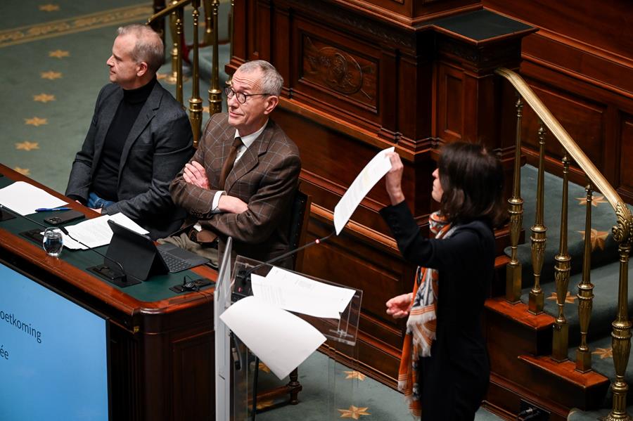 Retour au travail : la loi Vandenbroucke votée en plénière